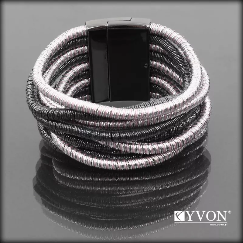 Elegantní moderní náramek od Ivone v kombinaci černé a stříbrné barv Yvon