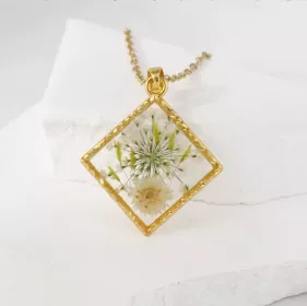 Náhrdelník s pravými květy – kolekce Florea  Diy white flower
