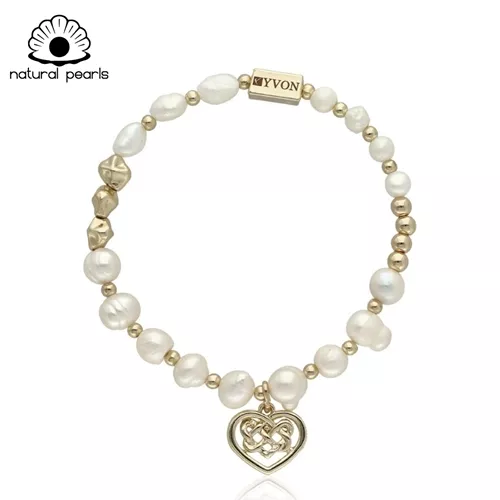 Náramek z přírodních perel – nadčasová elegance pro každou ženu Tento náramek z přírodních sladkovodních perel je symbolem ženskosti, jemnosti a přirozené elegance. Každá perla je originál – liší se tvarem i strukturou, což dodává šperku autentický Yvon