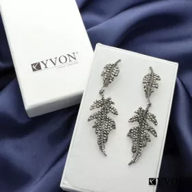 Třpytivé večerní náušnice, které dodají outfitu elegantní jiskru. Perfektní jako dárek i pro tebe!